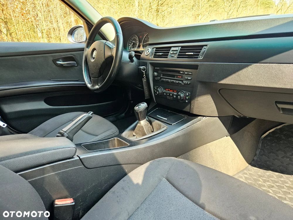 BMW Seria 3 320i - 8