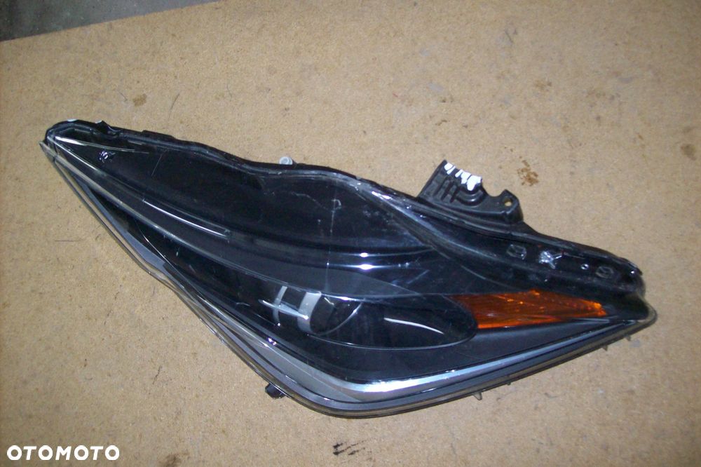 LAMPA PRZEDNIA PRAWA TOYOTA  AYGO ROK 14/18 EUROPA - 2