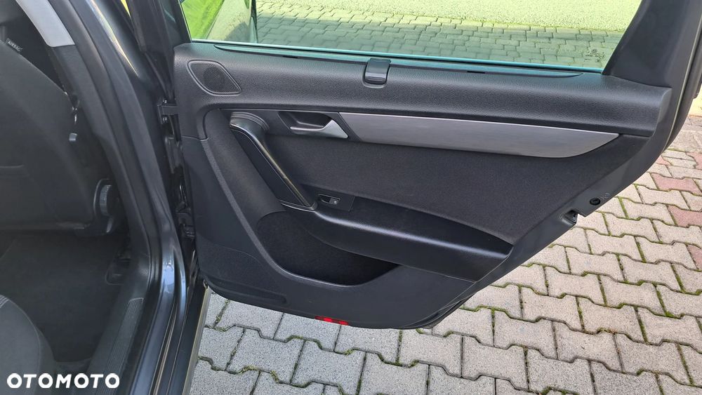 Volkswagen Passat 2.0 TDI DPF DSG Individual Chrom - 25