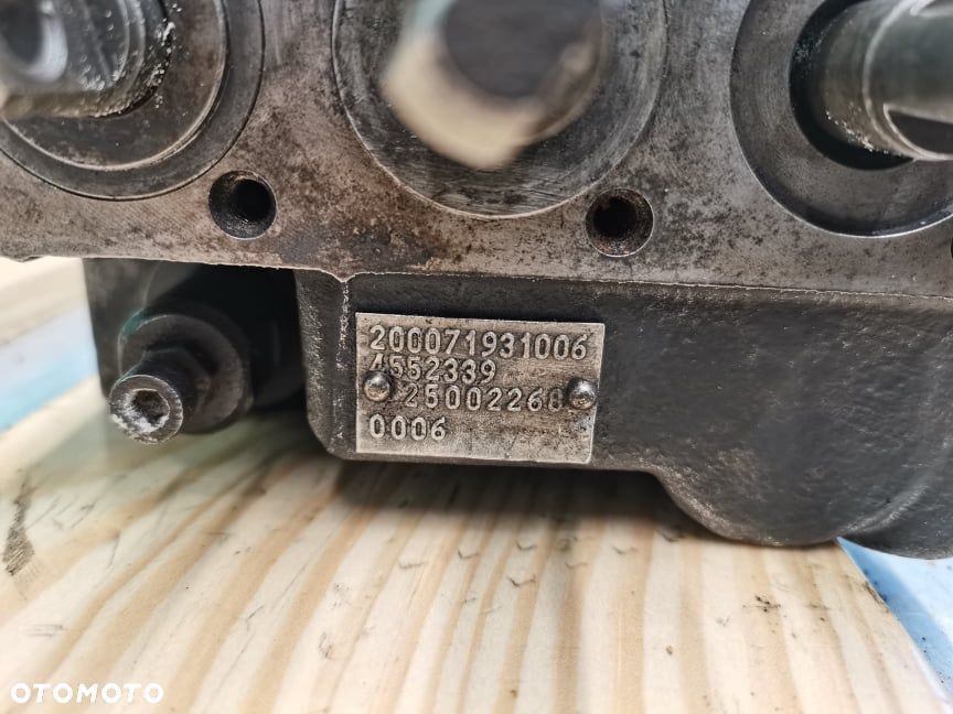 Rozdzielacz hydrauliczny New Holland W60 - 3