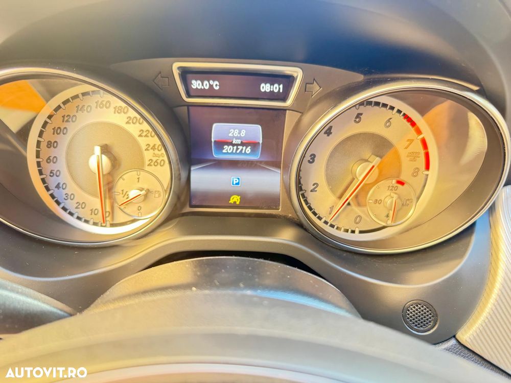 Mercedes-Benz GLA 180 - 19