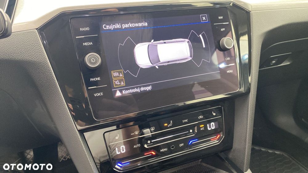 Volkswagen Passat - 18