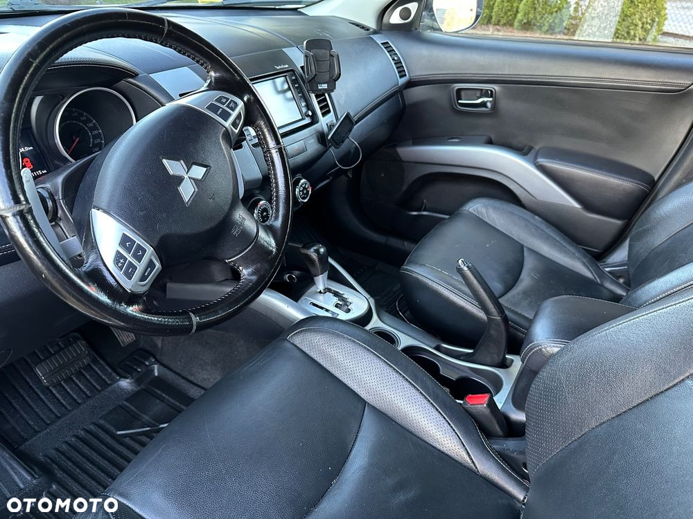 Mitsubishi Outlander - 8