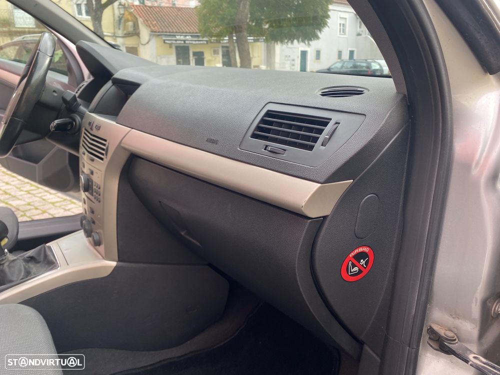 Opel Astra Caravan - 17