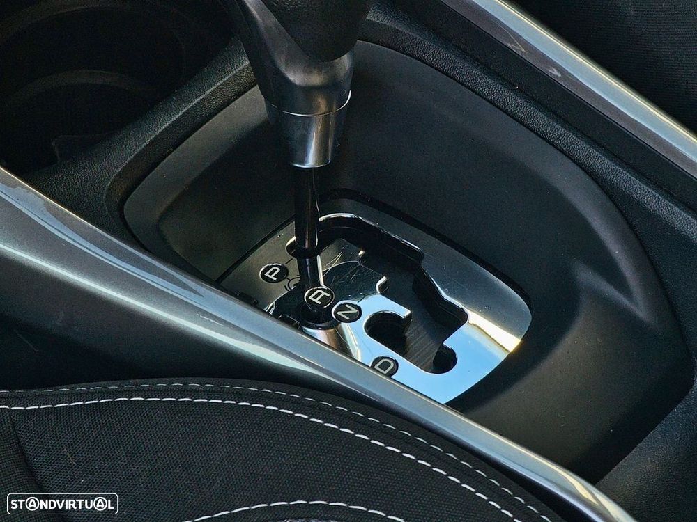 Peugeot 2008 1.2 PureTech Allure EAT6 - 8