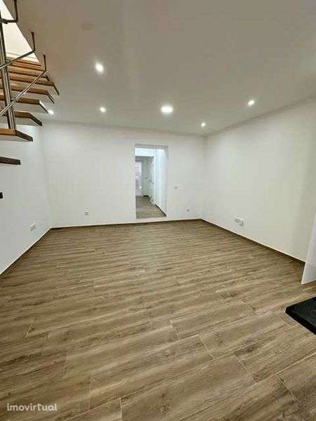 T4 renovado para alugar - Centro histórico de Palmela - Grande imagem: 4/12