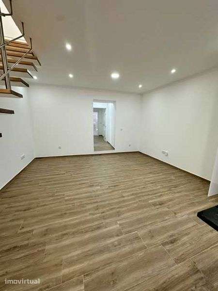 T4 renovado para alugar - Centro histórico de Palmela - Grande imagem: 4/12