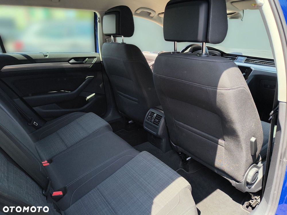 Volkswagen Passat - 30