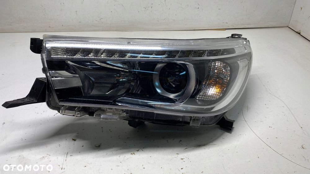 TOYOTA HILUX 8 VIII LAMPA LED PRZEDNIA PRZÓD LEAW LEWY REFLEKTOR 15-19 - 2