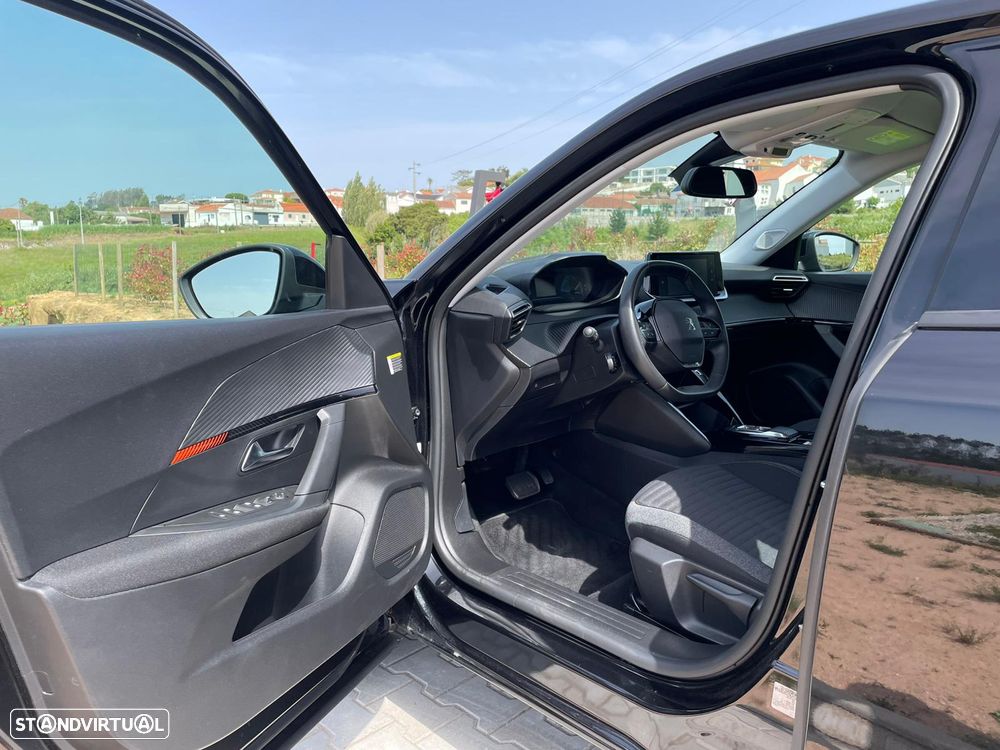 Peugeot e-2008 - 17