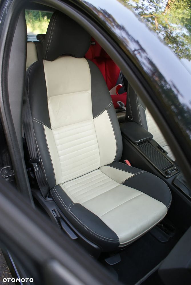 Volvo V50 2.0D R-Design Momentum - 22