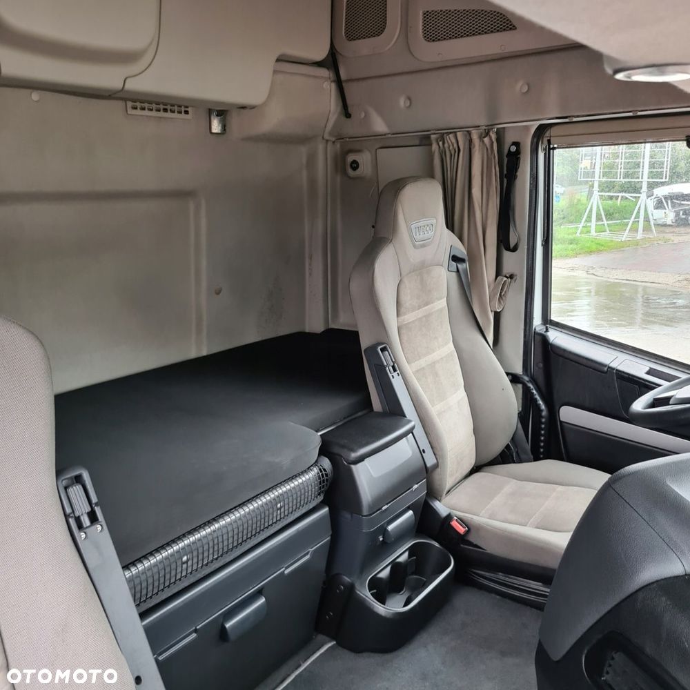 Łóżko leżanka dolna kabiny Iveco Stralis HI-WAY - 4