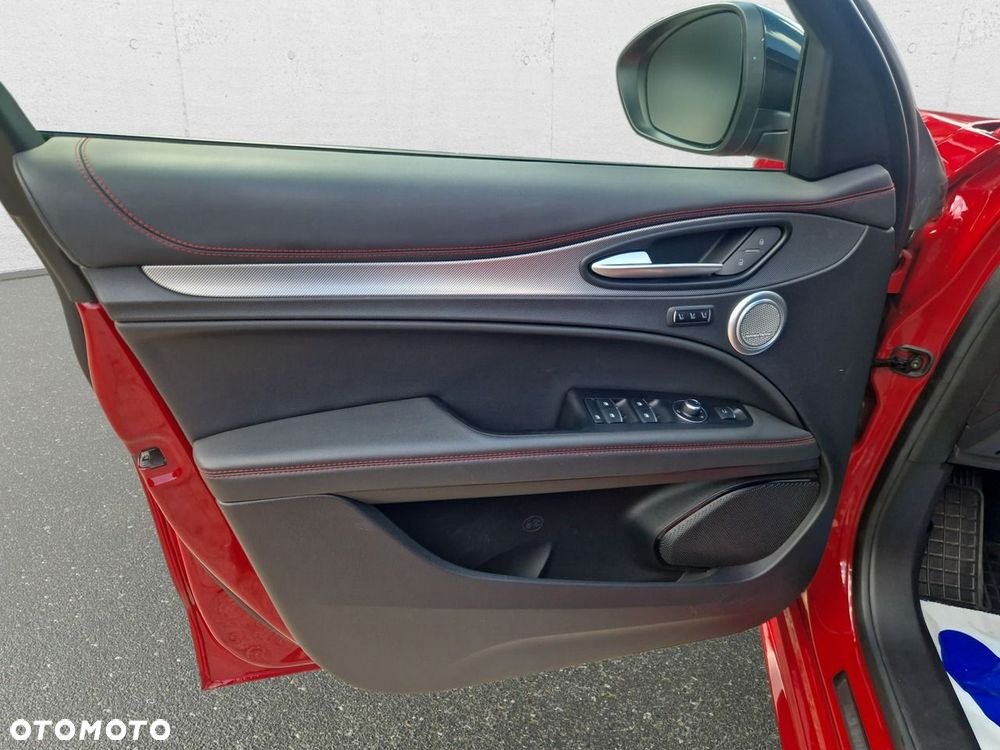 Alfa Romeo Stelvio - 14