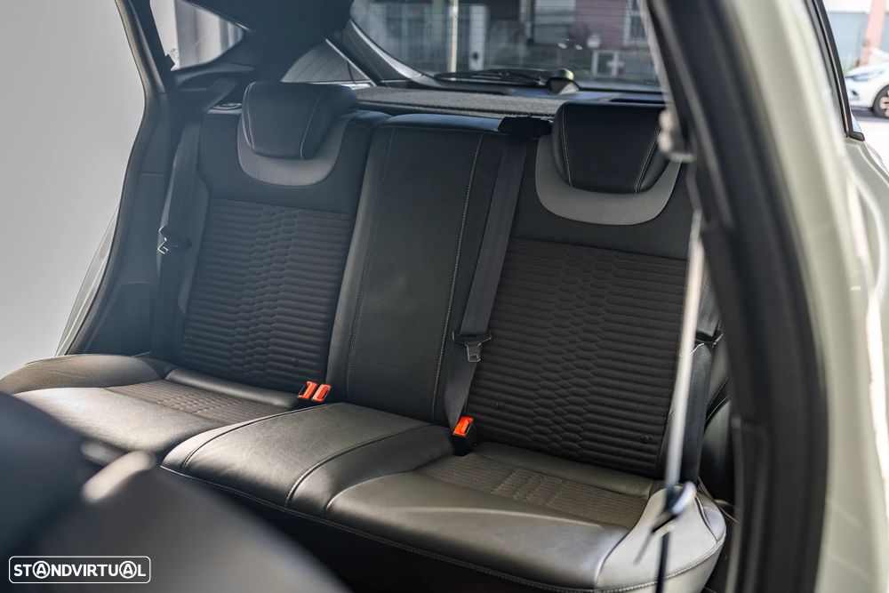 Ford Focus 2.0 EcoBoost ST c/ Pack Pele Desportiva - 51