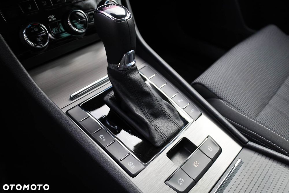 Skoda Superb 2.0 TSI Style DSG - 26