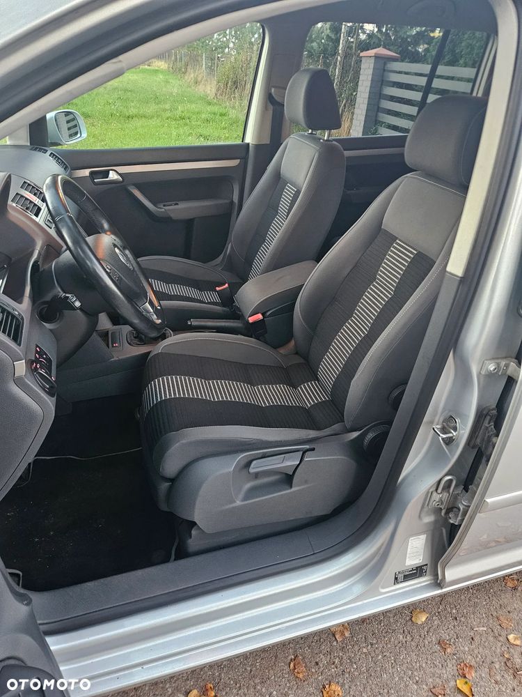 Volkswagen Touran - 10