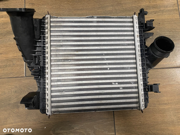 PORSCHE CAYENNE 9Y0 AUDI Q7 Q8 4M INTERCOOLER LEWY BD ORG.