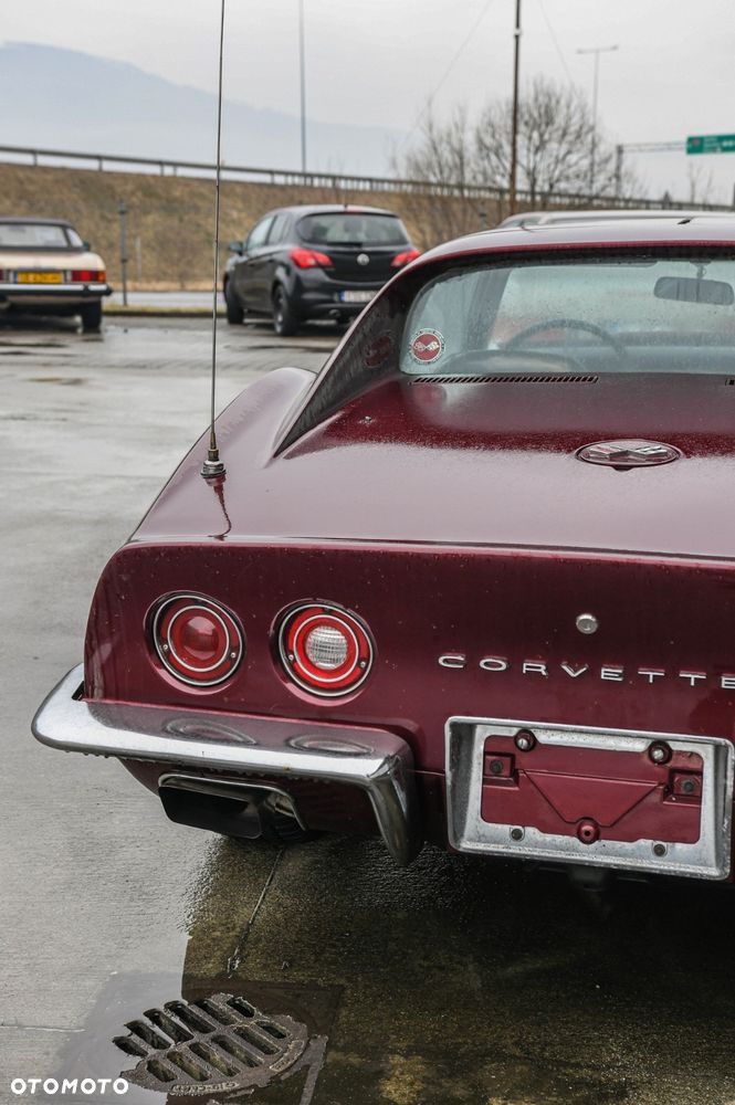 Chevrolet Corvette - 22