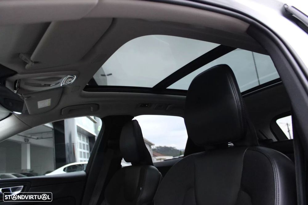 Volvo XC 60 2.0 T6 PHEV Inscription Expression AWD — fotografia 14