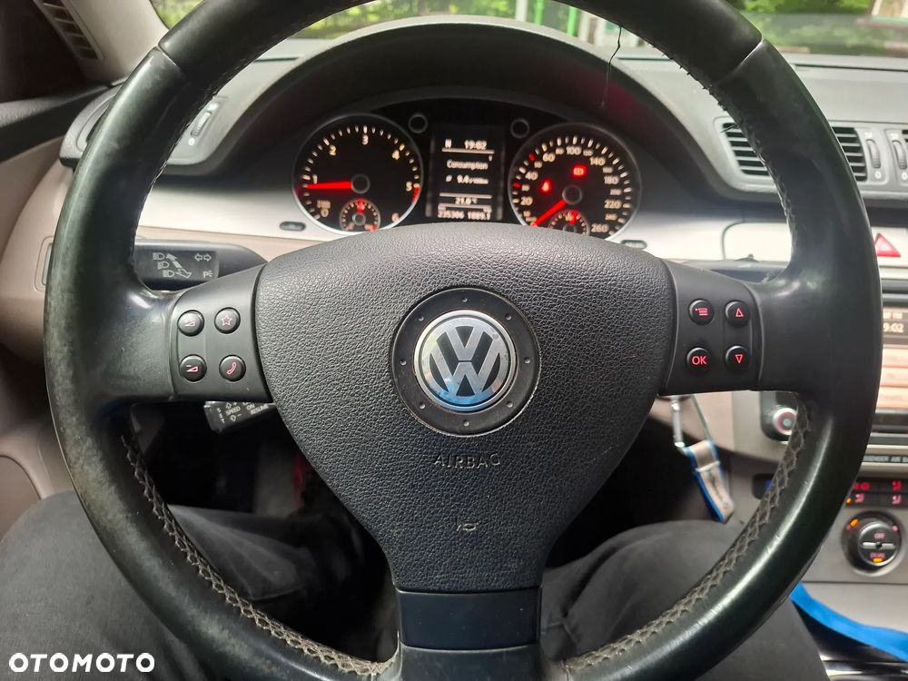 Volkswagen Passat 2.0 TDI Comfortline - 11