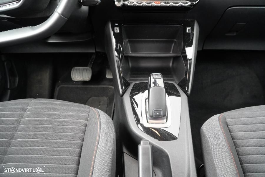 Peugeot 2008 1.2 PureTech Active EAT8 - 10