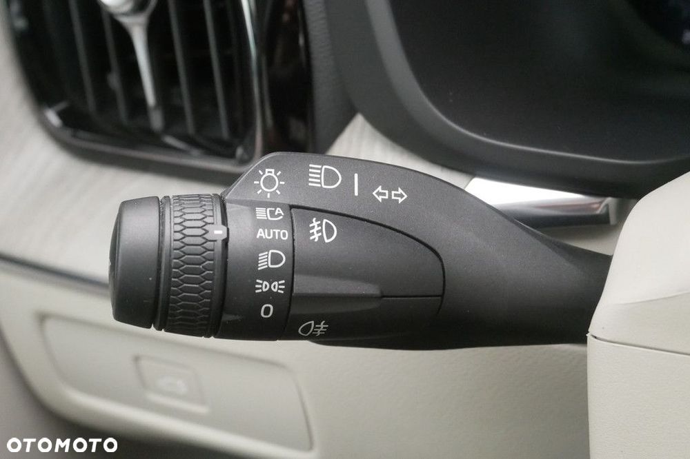 Volvo XC 60 B4 D AWD Plus Bright - 29