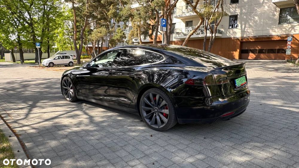 Tesla Model S - 4