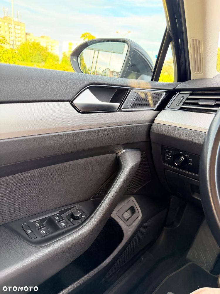 Volkswagen Passat 2.0 TDI SCR Comfortline DSG - 12