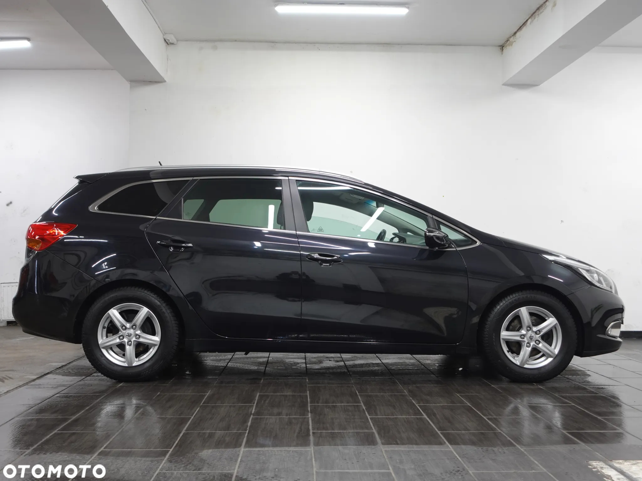 Kia Ceed 1.6 GDI ISG SW Spirit - 11