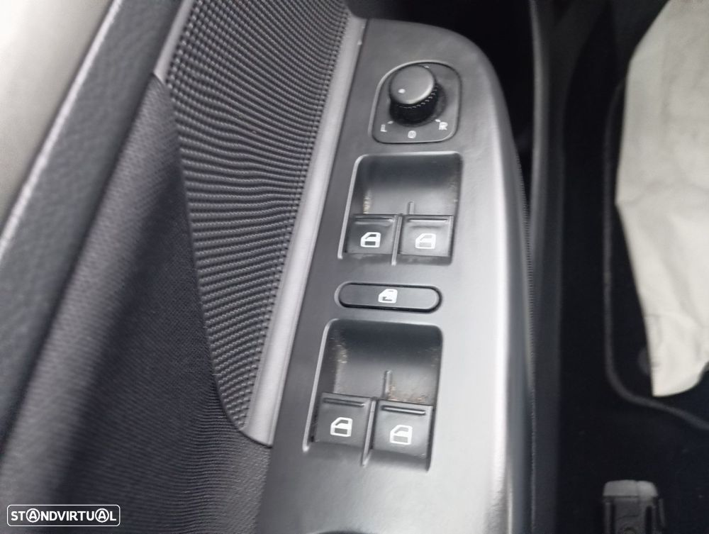 VW Golf 2.0 TDi Confortline - 10