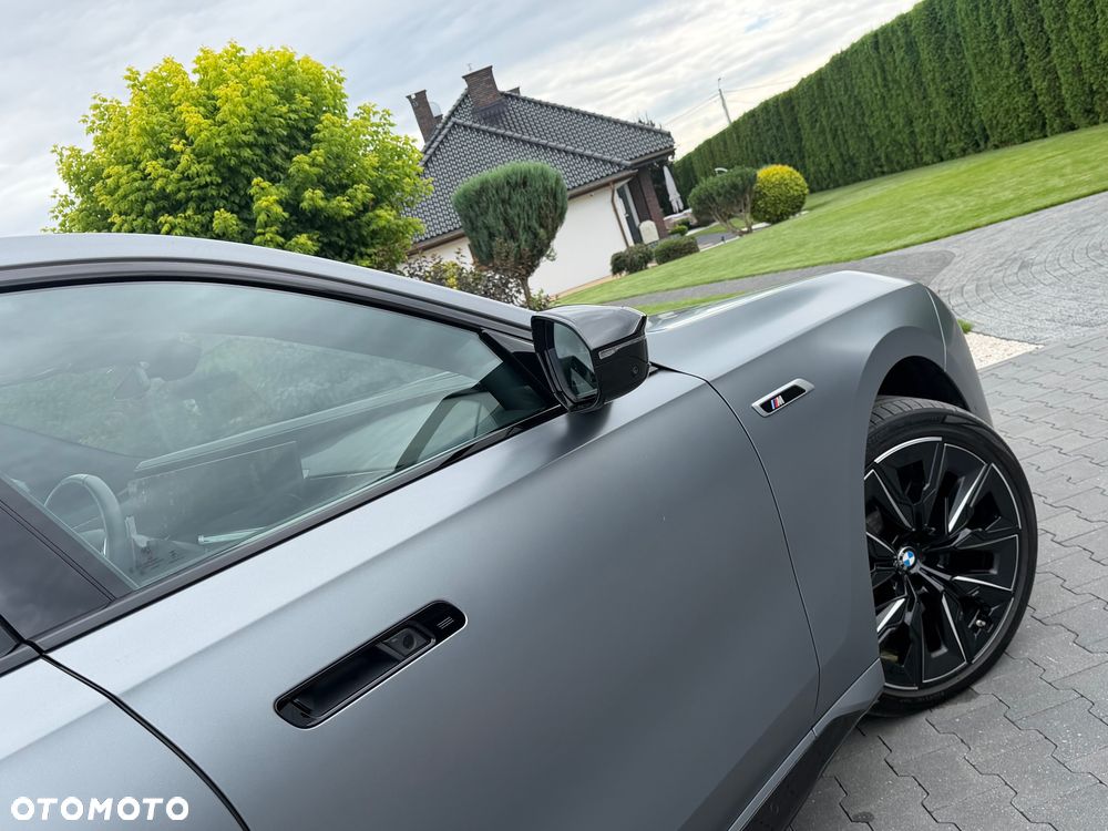 BMW Seria 7 M760e PHEV xDrive Individual Edition sport - 12