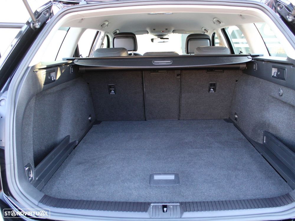 VW Passat Variant 2.0 TDi Business DSG - 56