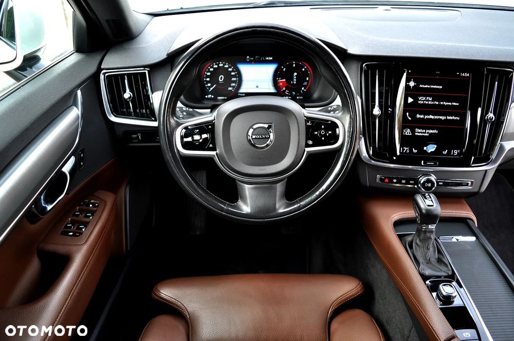 Volvo V90 D4 SCR Momentum Pro - 27