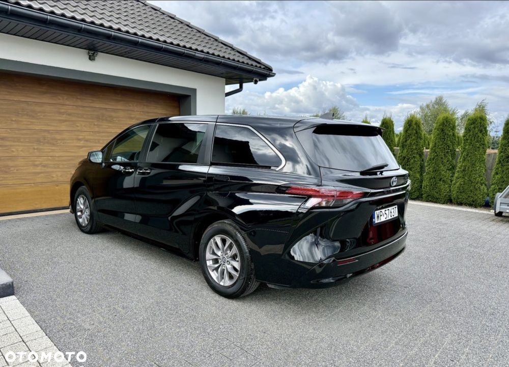 Toyota Sienna - 6