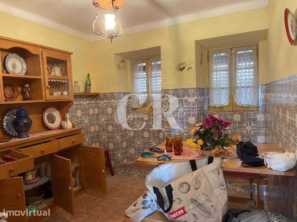 Excelente Propriedade para Renovação com Vistas Panorâmicas entre Vila - Grande imagem: 5/29