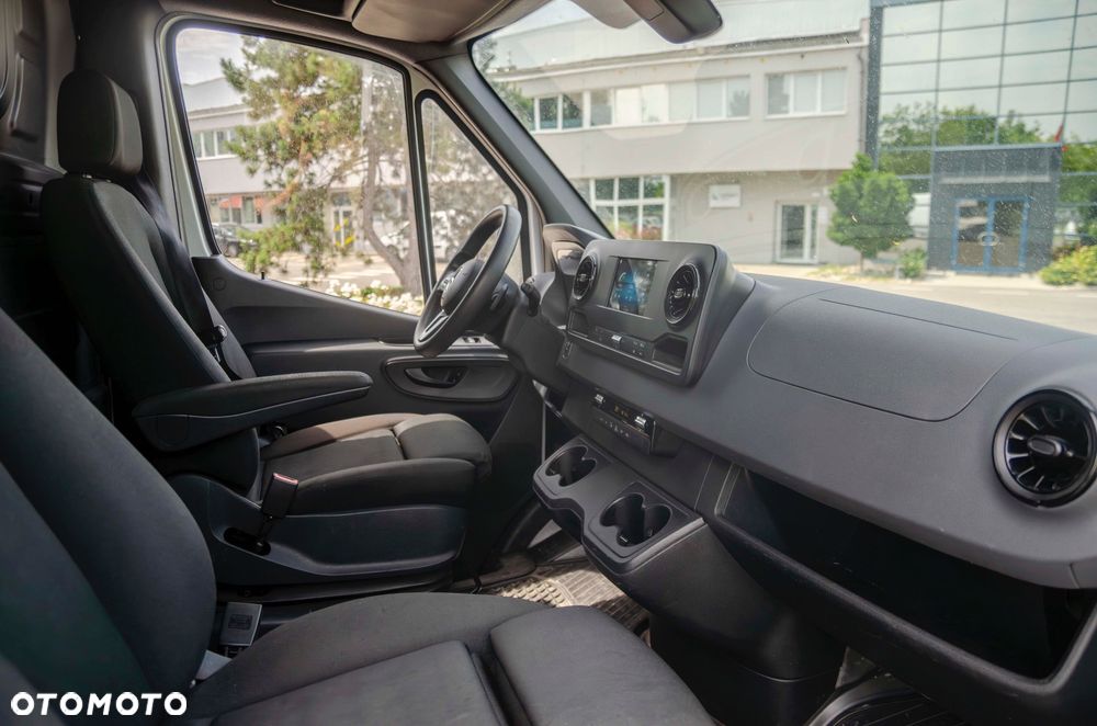 Mercedes-Benz Sprinter - 21