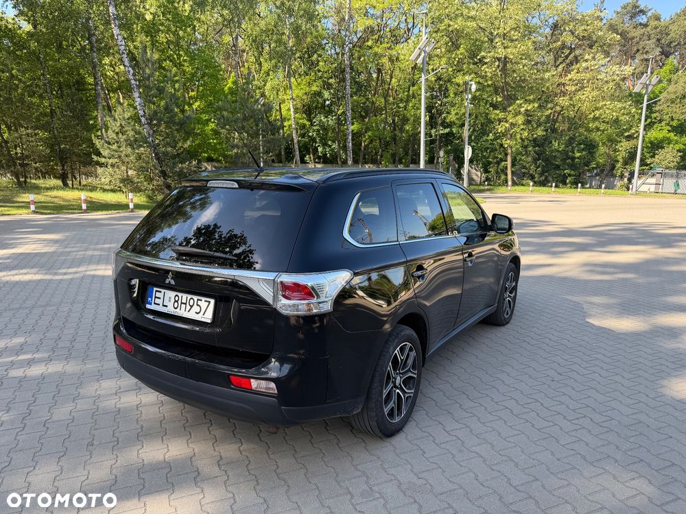 Mitsubishi Outlander 2.2 DI-D 4WD Plus - 5