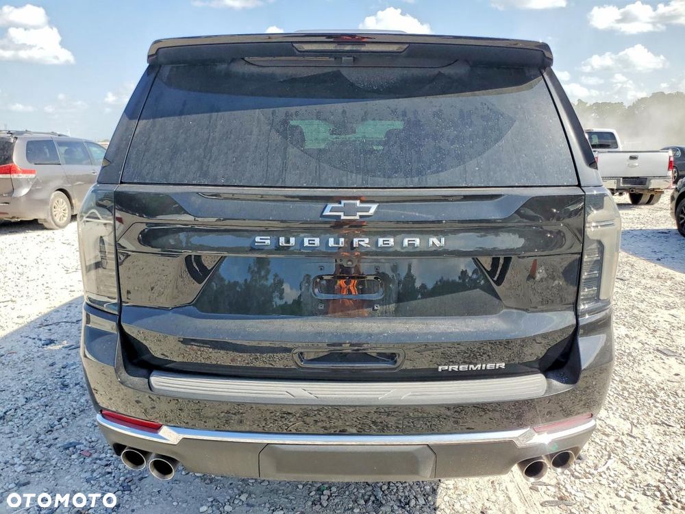 Chevrolet Suburban - 7