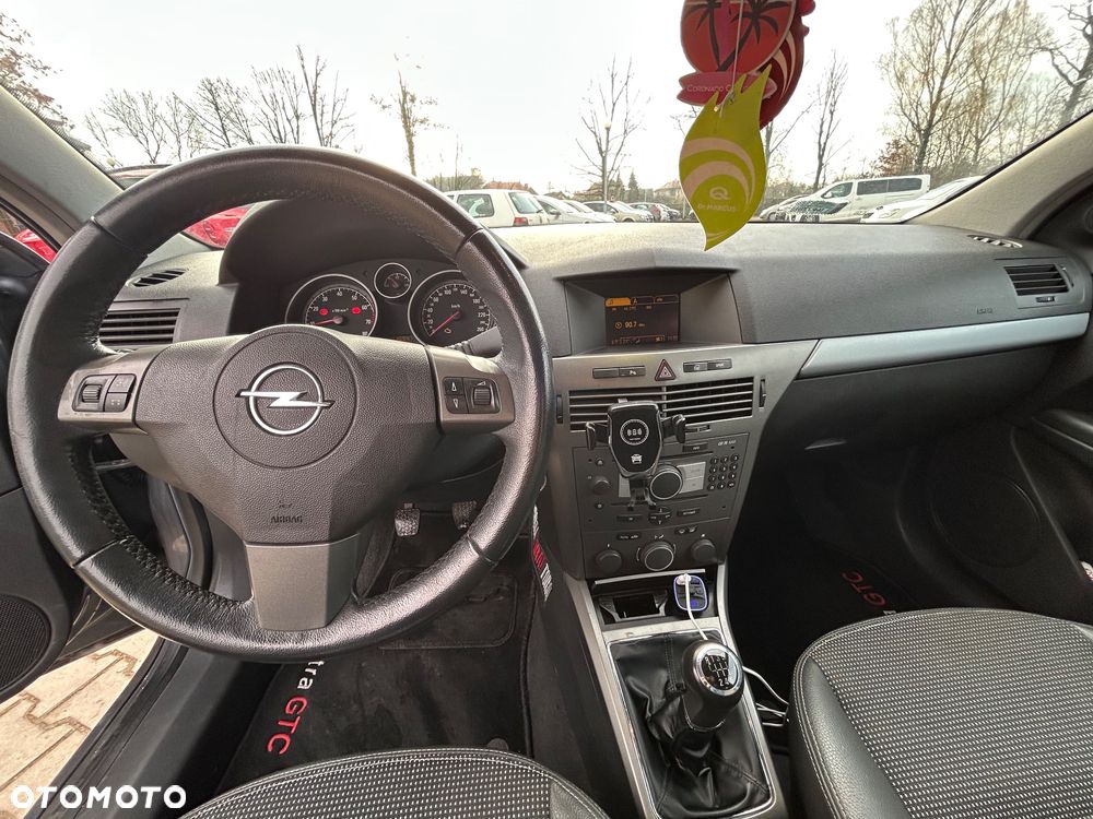 Opel Astra 2.0 T Cosmo - 26