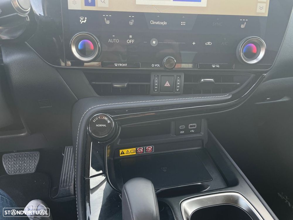 Lexus NX 450h+ Executive - 29