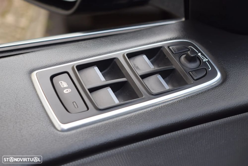 Jaguar F-Pace 2.0 i4D R-Sport - 31