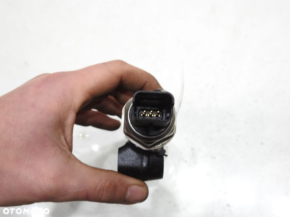 LISTWA WTRYSKOWA VOLVO V70 III 1.6 D - 6