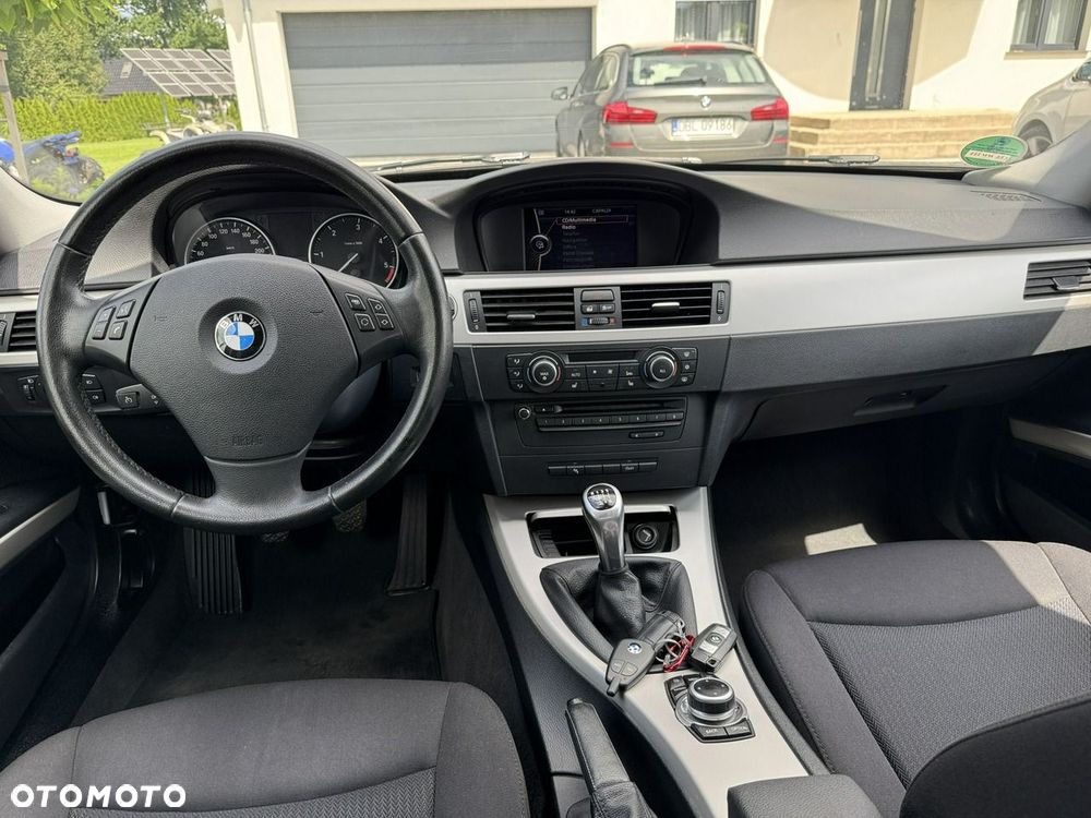 BMW Seria 3 318d - 23