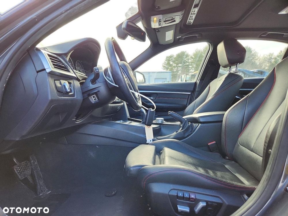 BMW Seria 3 328i xDrive - 25