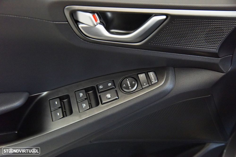 Hyundai Ioniq - 34