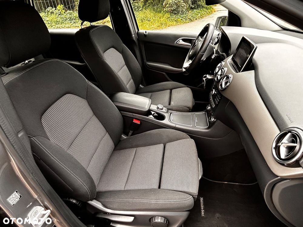 Mercedes-Benz Klasa B 180 7G-DCT Style - 27