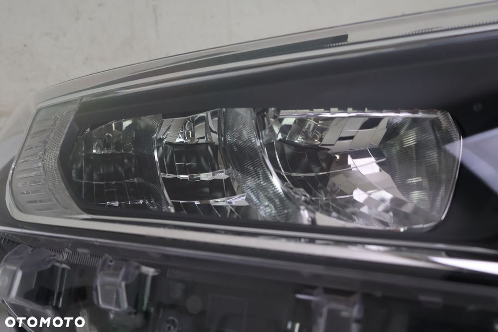 TOYOTA RAV4 V LAMPA PRAWA PRZÓD - 7