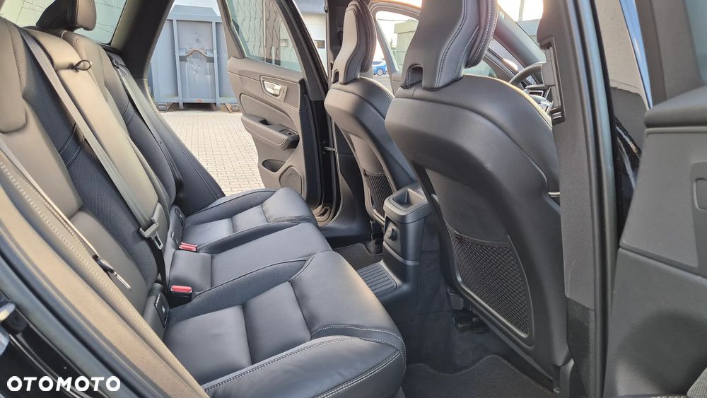 Volvo XC 60 T6 Plug-In Hybrid AWD Plus Bright - 34
