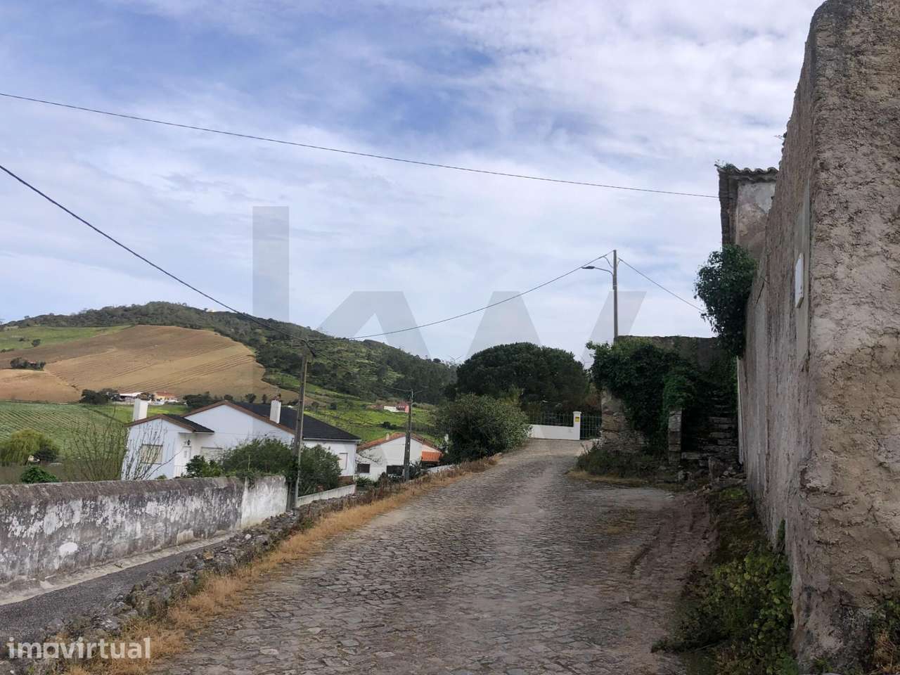 INVESTIMENTO SEGURO A 45 MIN DE LISBOA - RUÍNA E TERRENO URBANO COM 17 - Grande imagem: 3/10