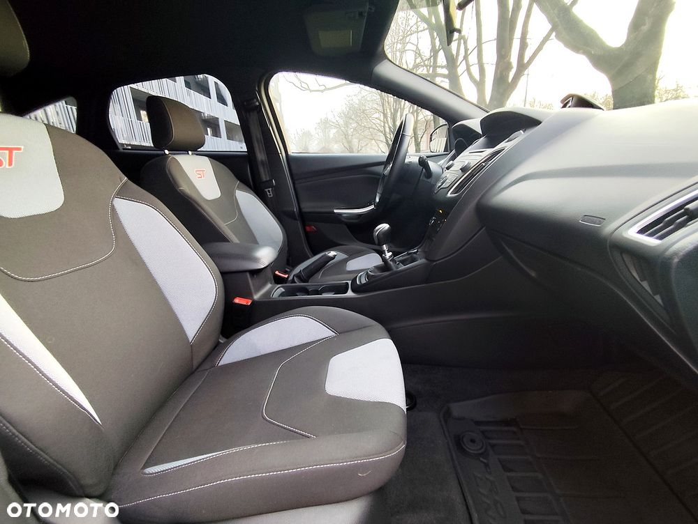 Ford Focus 2.0 EcoBoost ST - 10
